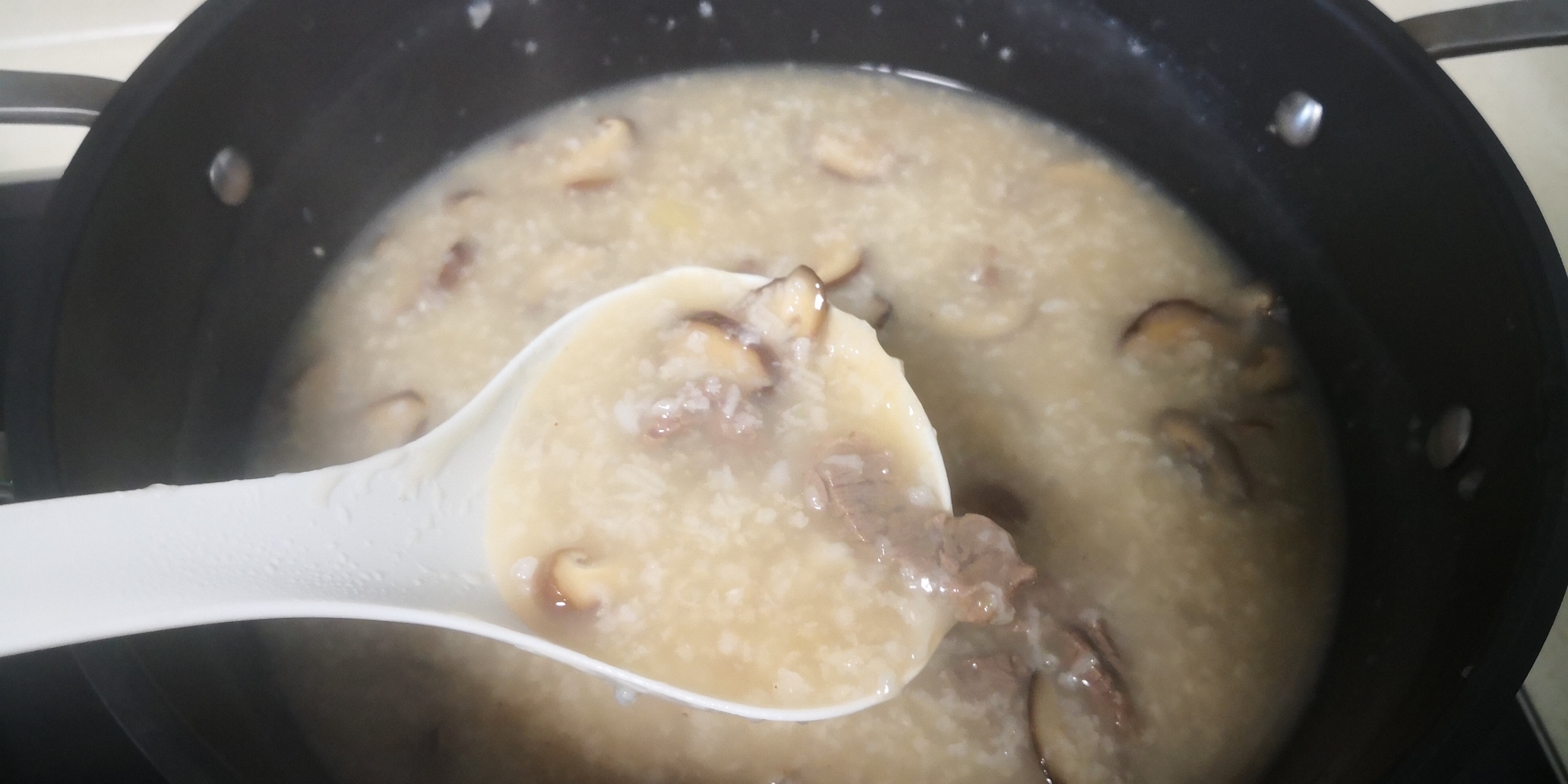 香菇牛肉粥（消灭剩饭，不用早起，起床10分能吃）的做法