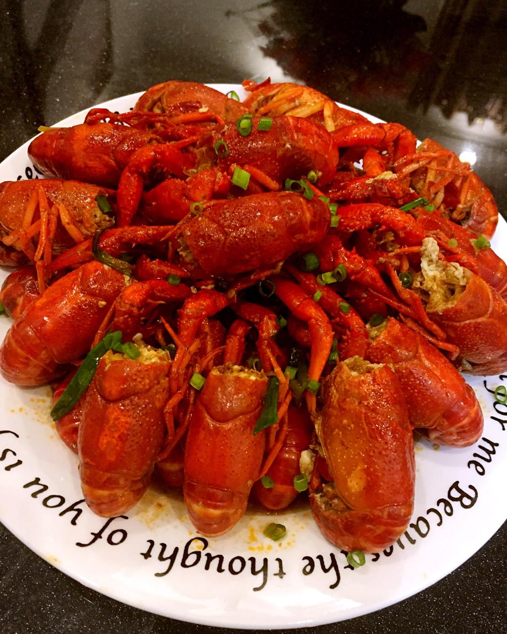木蝴蝶做的香辣小龙虾