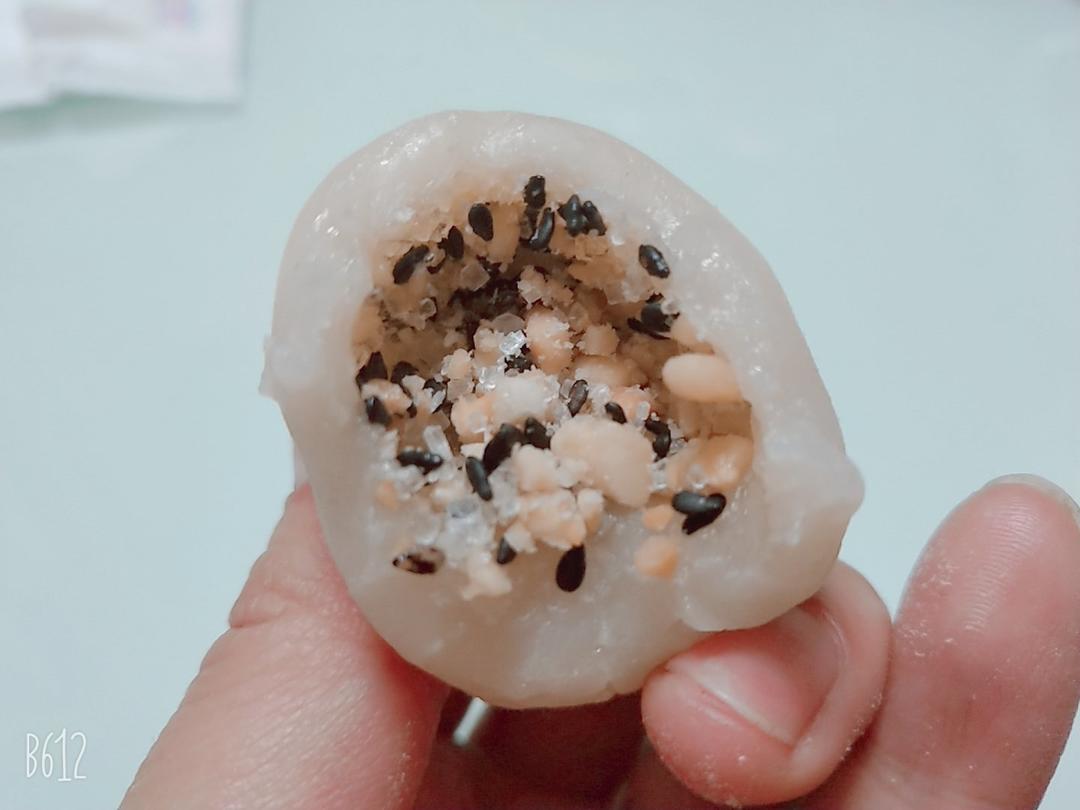 妈妈的最爱--花生芝麻糯米糍凉糕（附带烤花生做法）