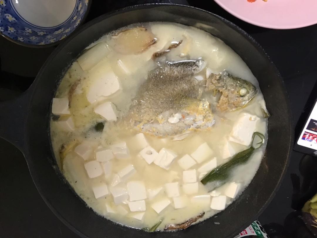 鲫鱼豆腐汤