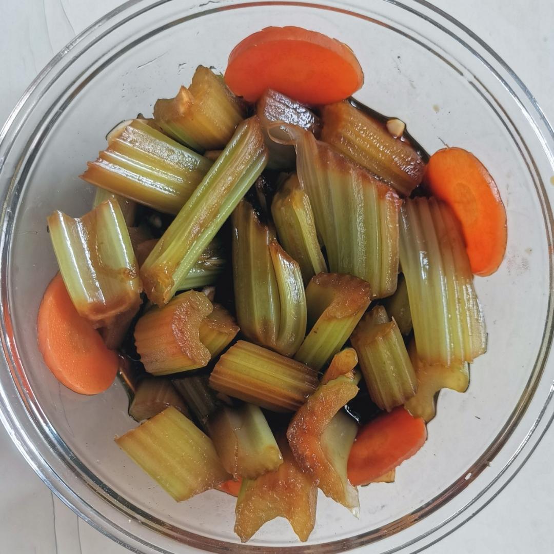 解腻凉拌西芹来咯