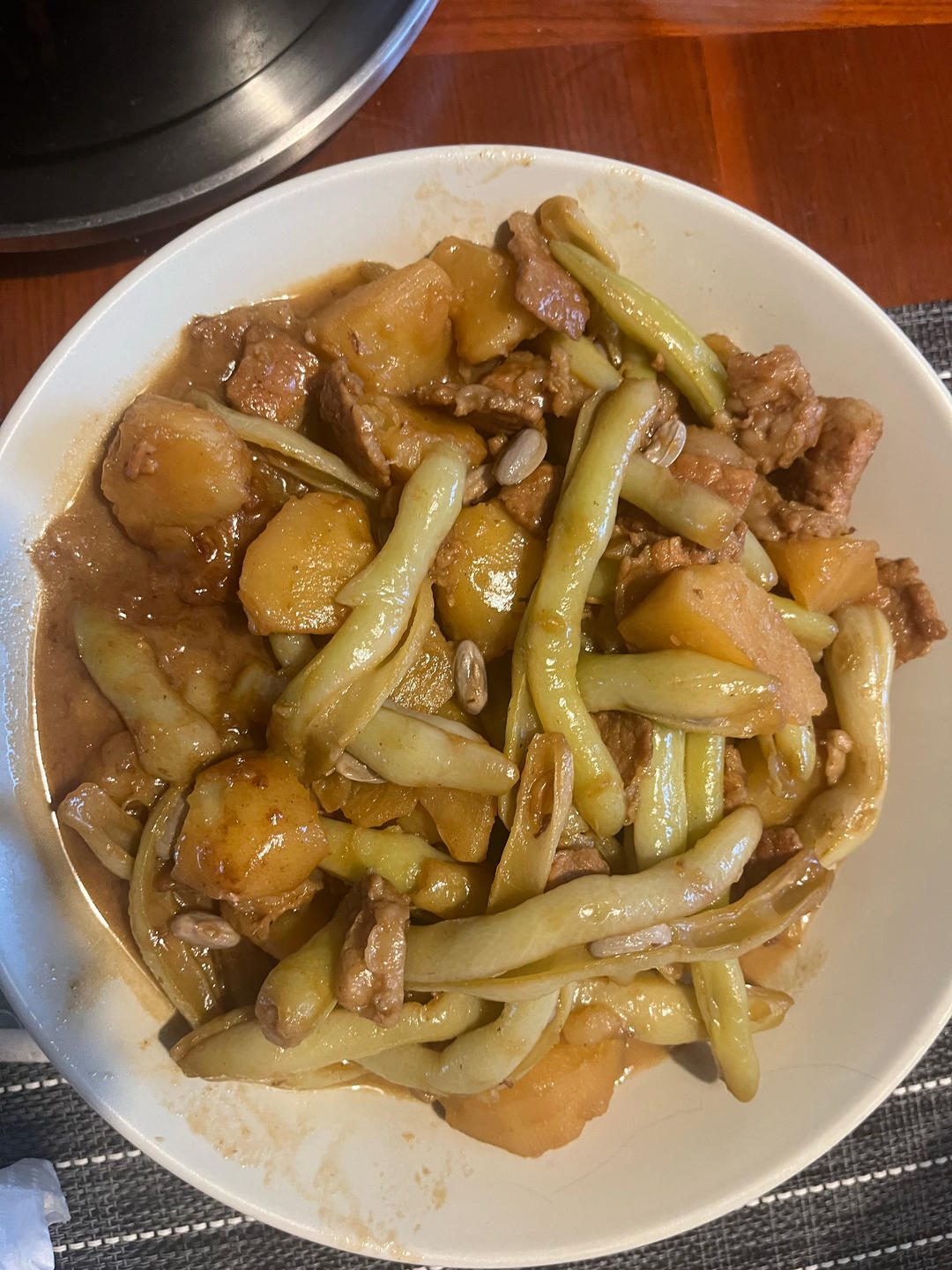 绝对正宗的东北土豆豆角炖五花肉