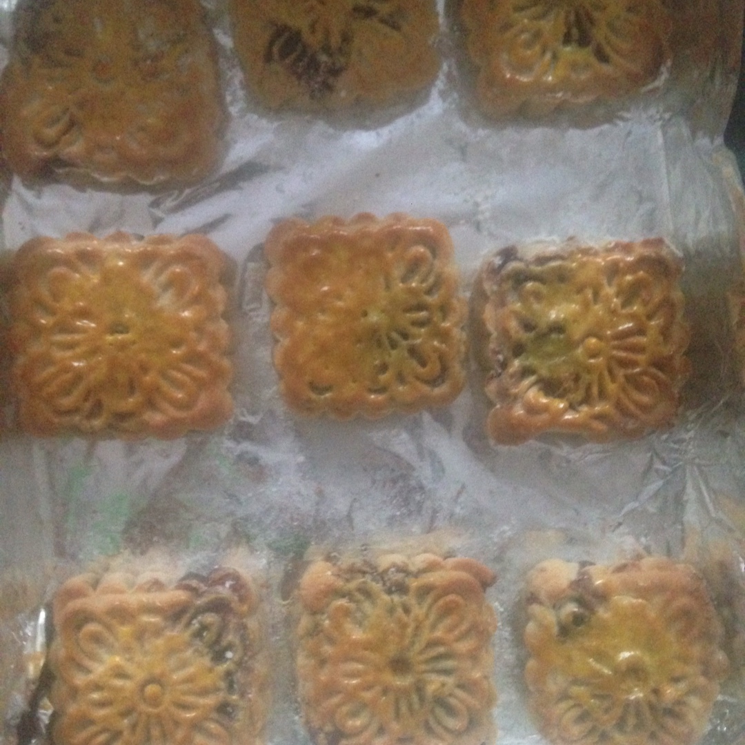 广式月饼－－蛋黄豆沙月饼