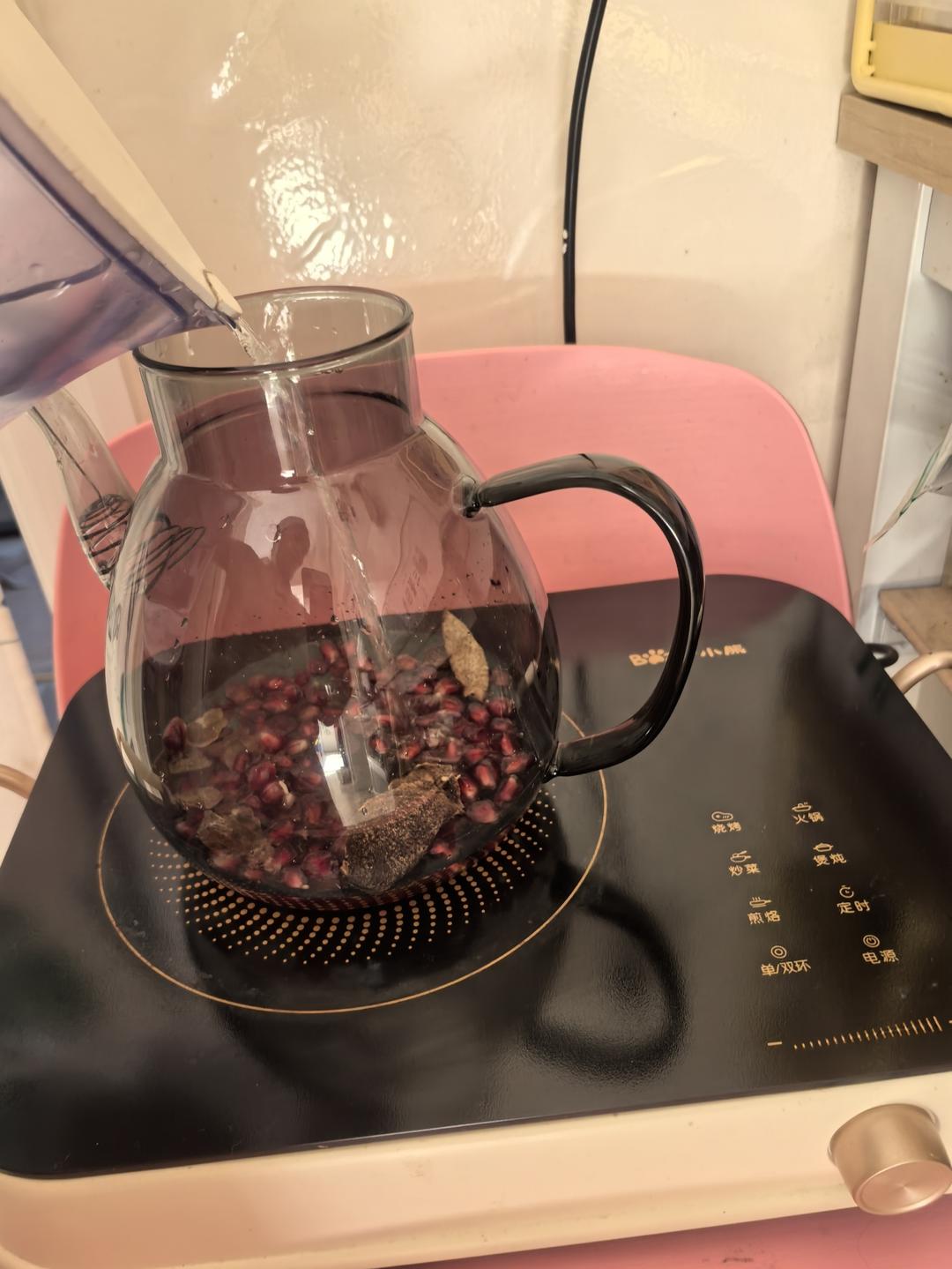 石榴煮茶的做法 步骤5