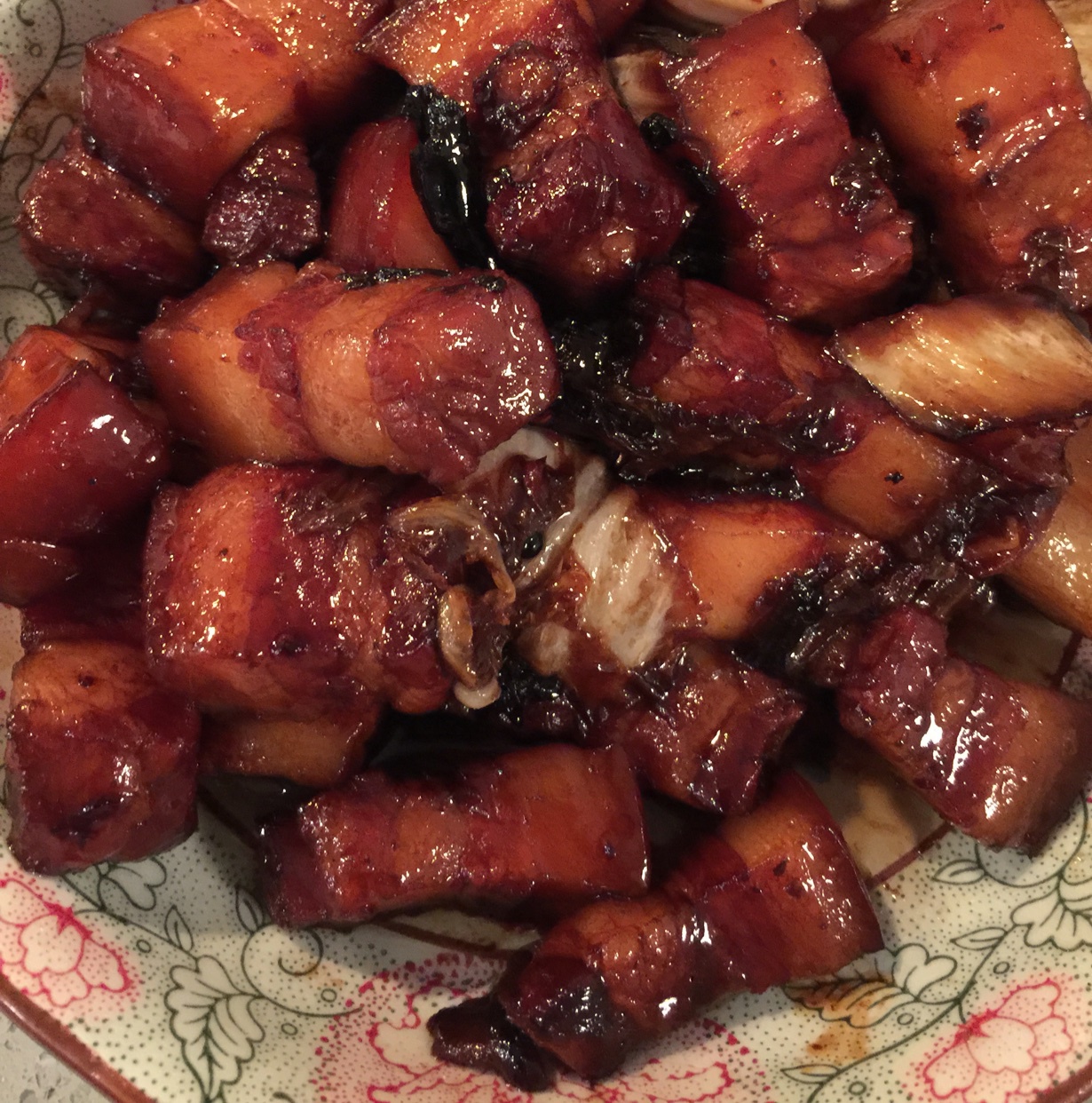 吃着碗里望着锅里的红烧肉