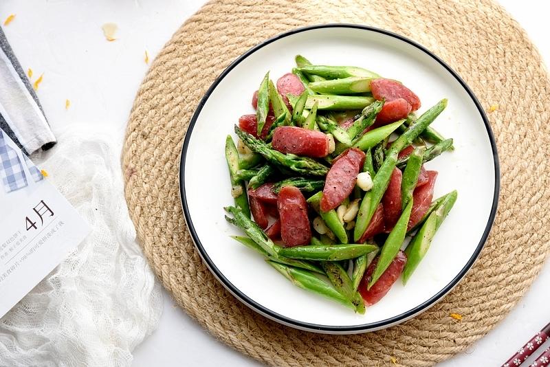 苹果小厨a做的92腊味60芦笋炒腊肠60老少皆宜