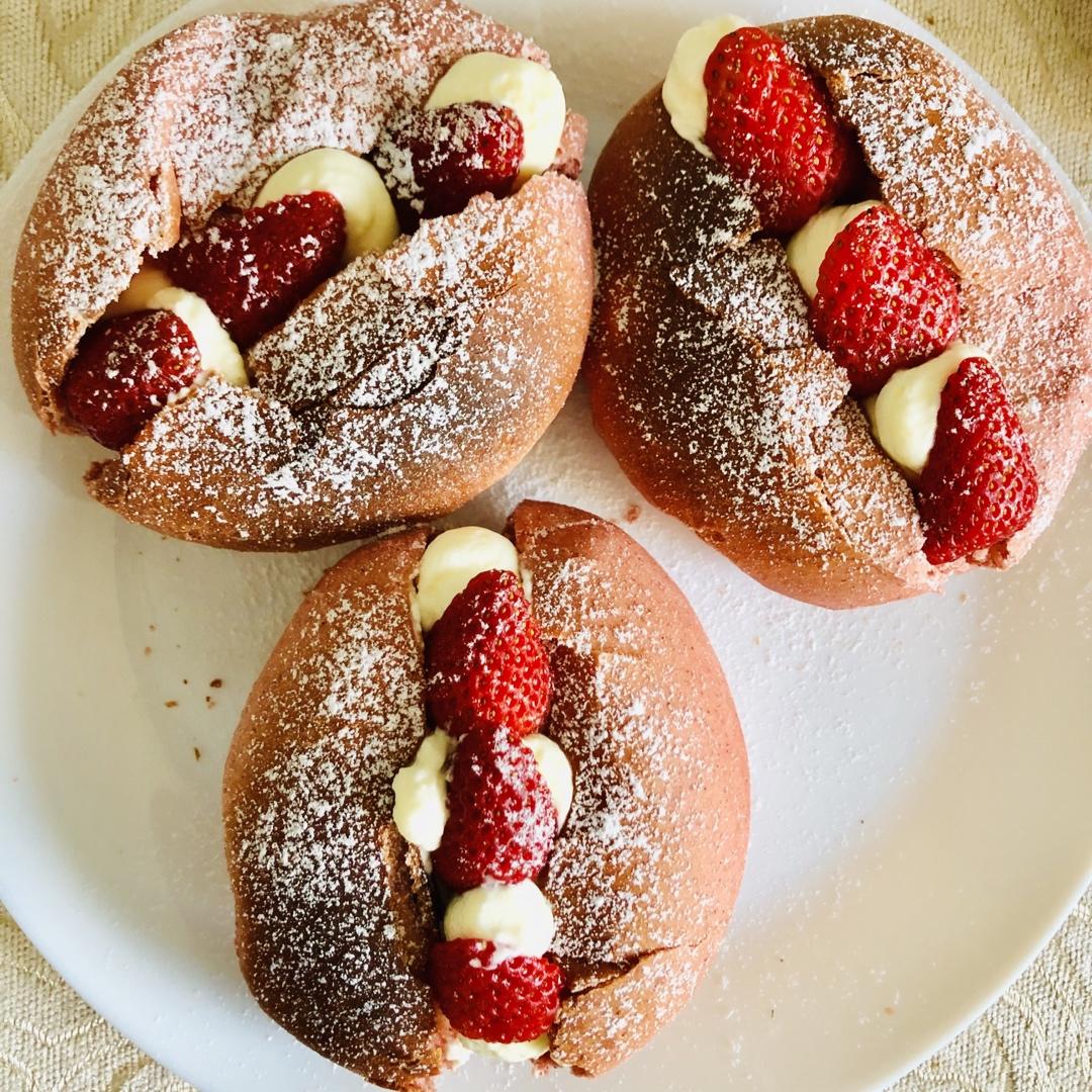 番薯anan做的颜值奶油草莓甜心小面包