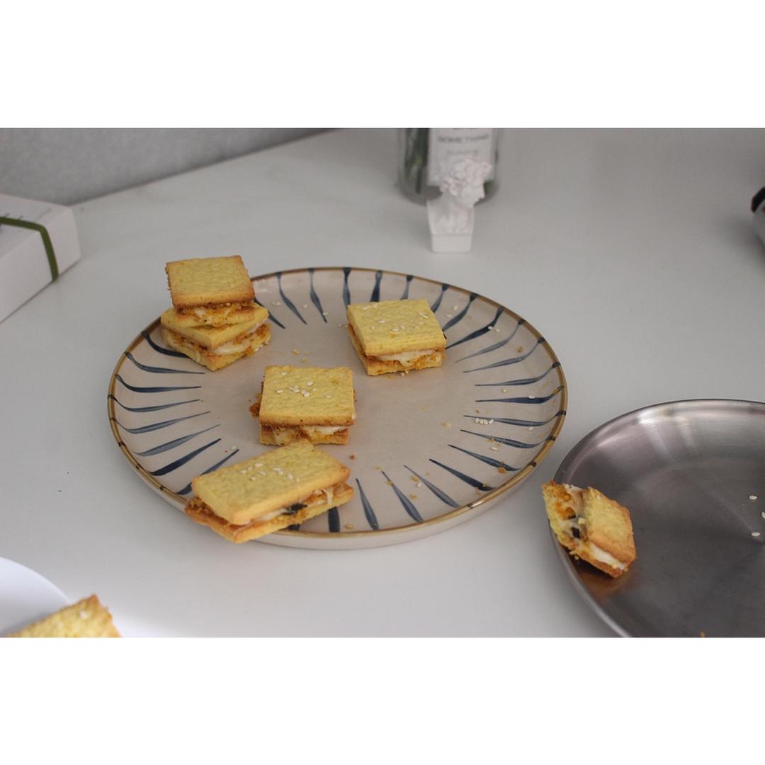 咸蛋黄肉松牛轧酥