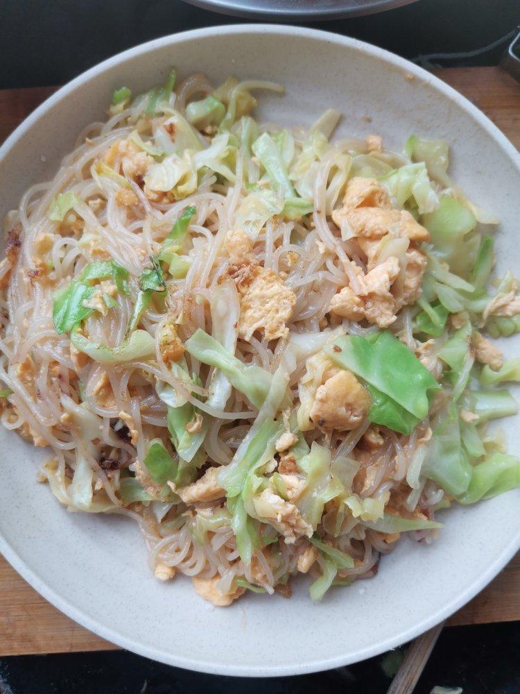 包菜炒粉丝鸡蛋