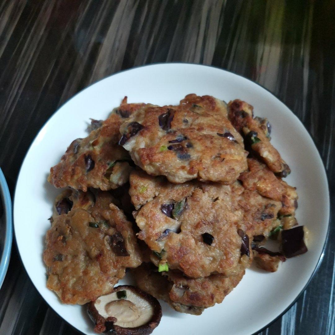 一个茄子  一个鸡蛋  这么做鲜嫩多汁  美味茄子饼   附细节视频