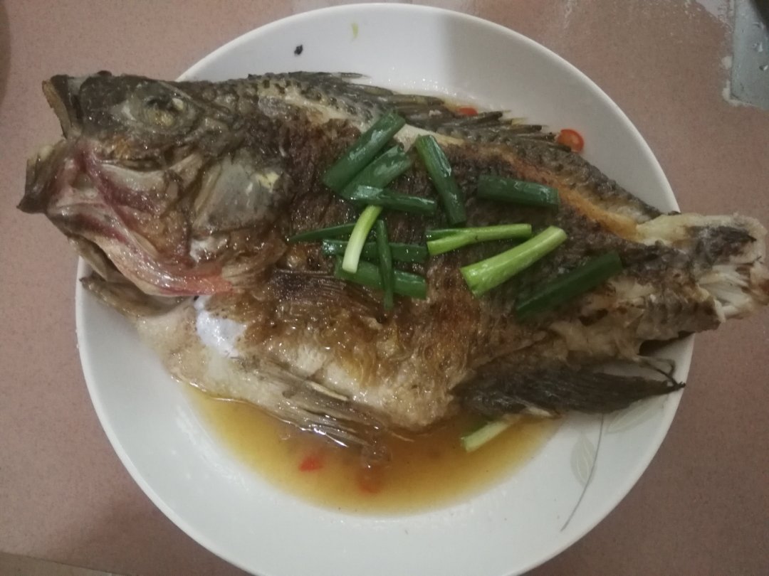 洗鱼煎鱼诀窍红烧鳊鱼做法