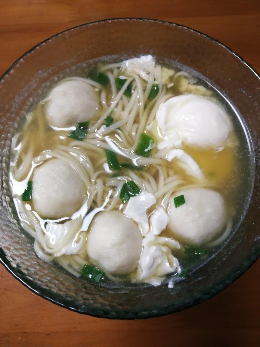 鱼丸煮面