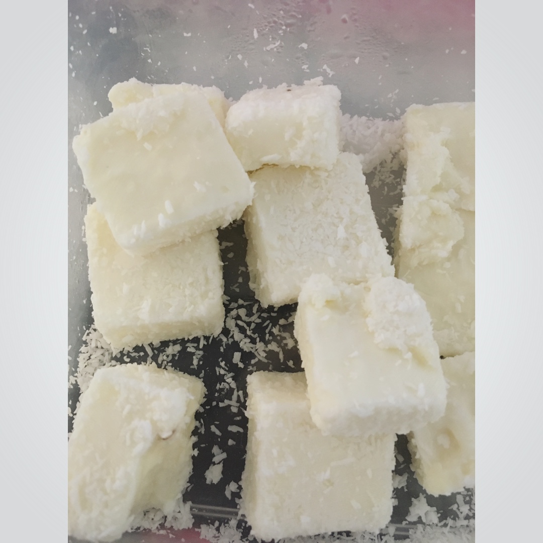 椰丝牛奶小方糕