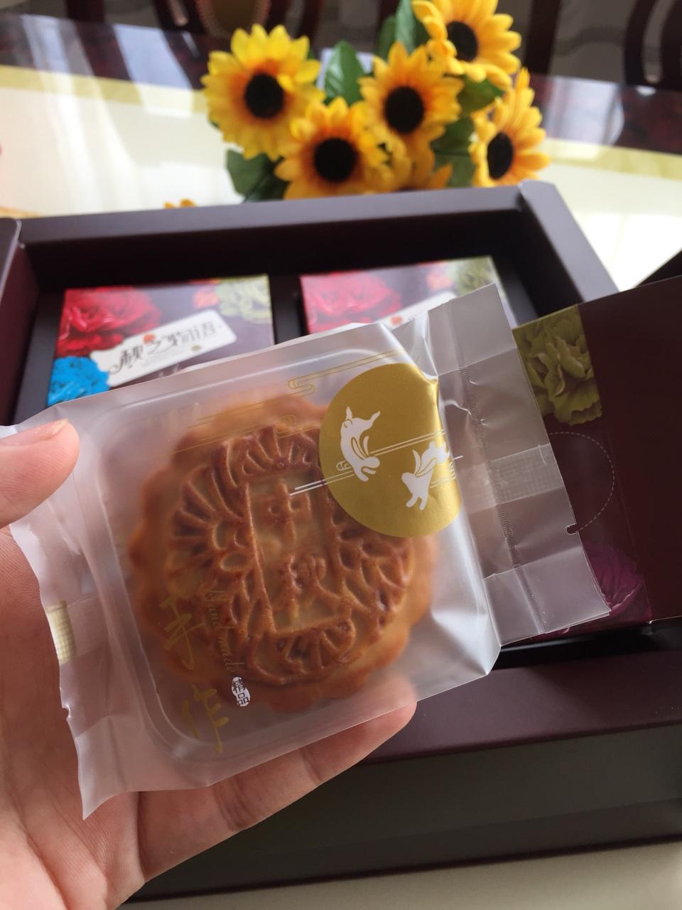 广式月饼—蛋黄莲蓉月饼