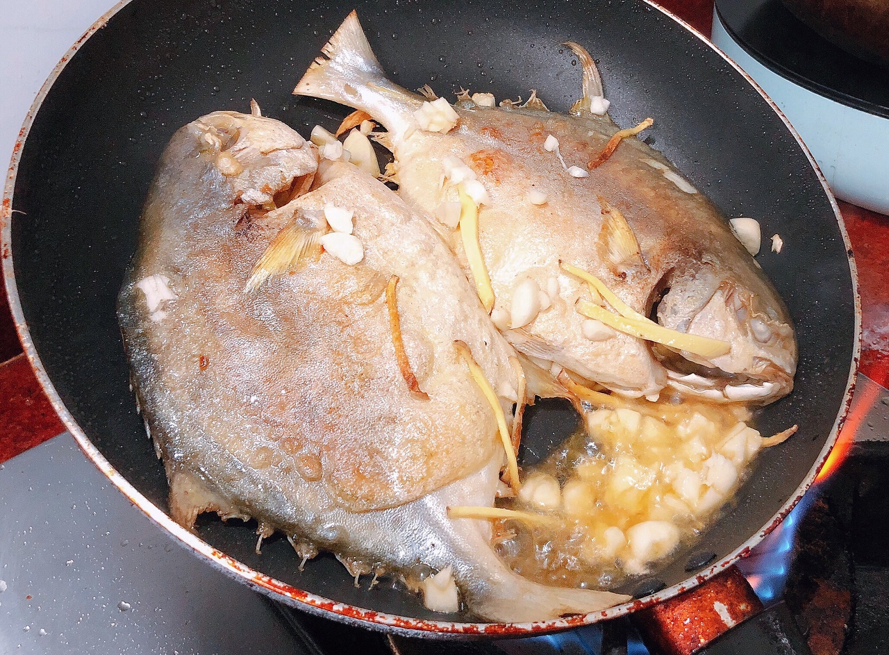 香焖金鲳鱼（超下饭）的做法 步骤5