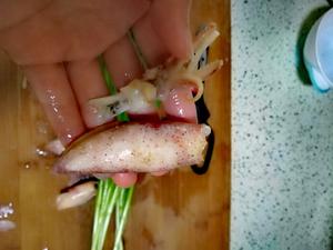 海兔干炒韭菜的做法 步骤3