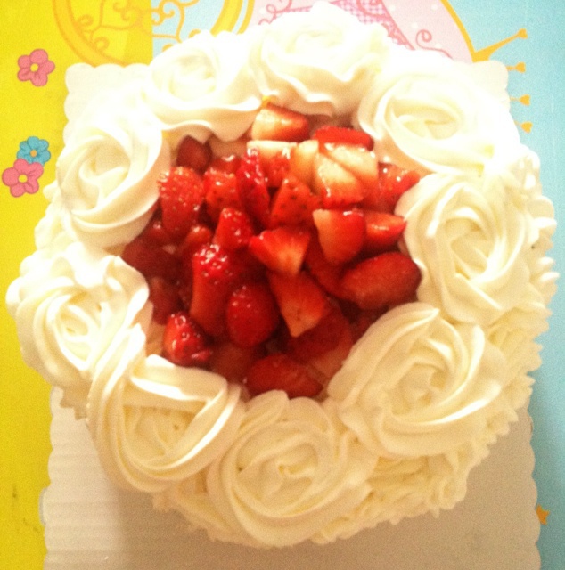 玫瑰花奶油生日蛋糕