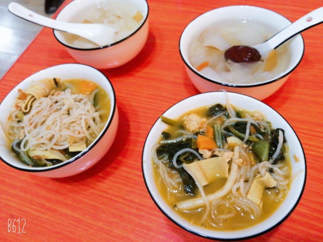 减脂期的另一种选择——番茄鸡肉丸子魔芋面