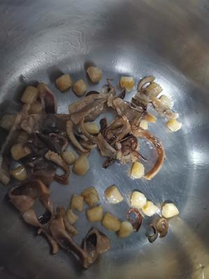章鱼瑶柱海鲜粥的做法 步骤2