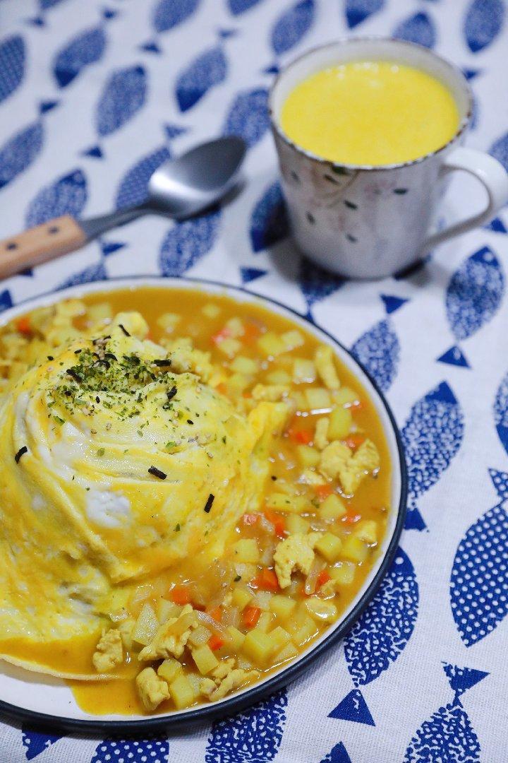 裙子咖喱蛋包饭