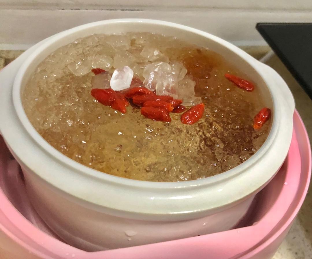 桃胶皂角米雪燕羹