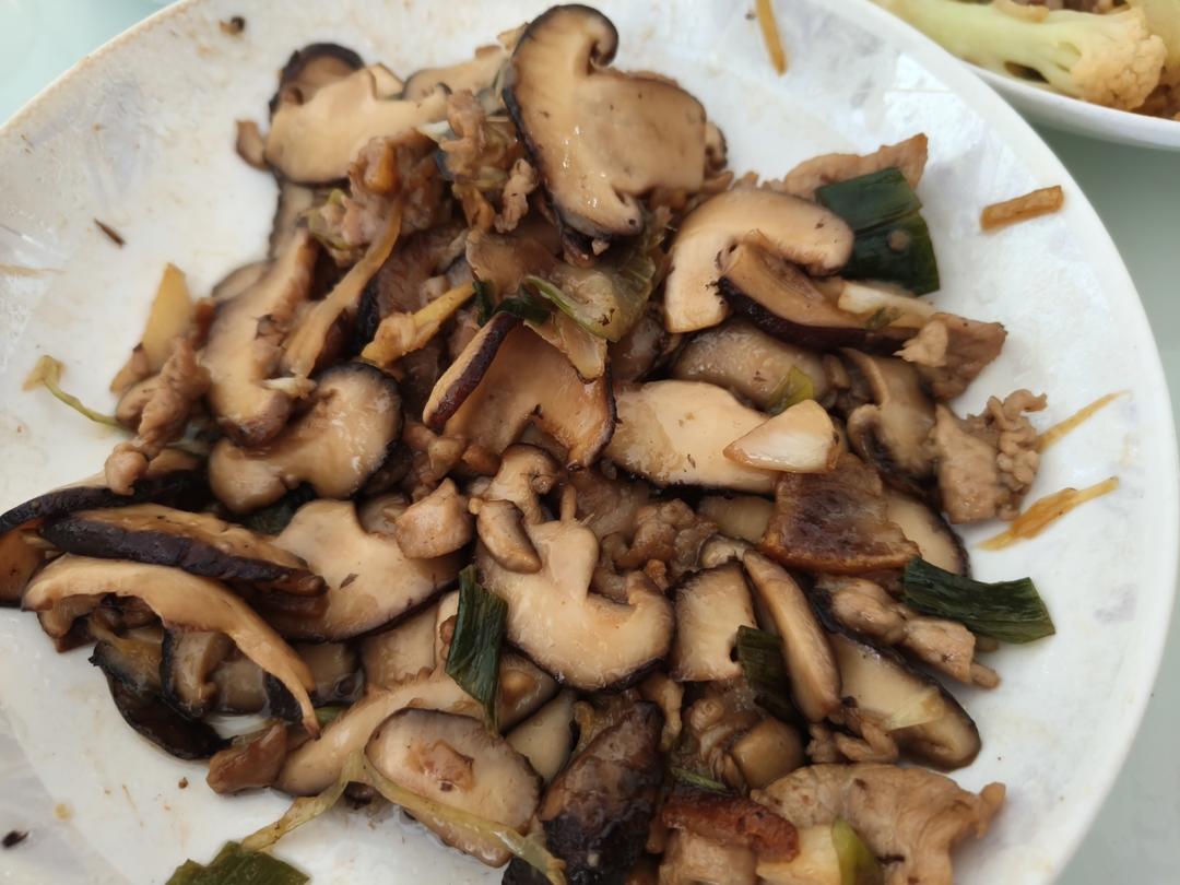 鲜香嫩滑，蚝油香菇炒肉片