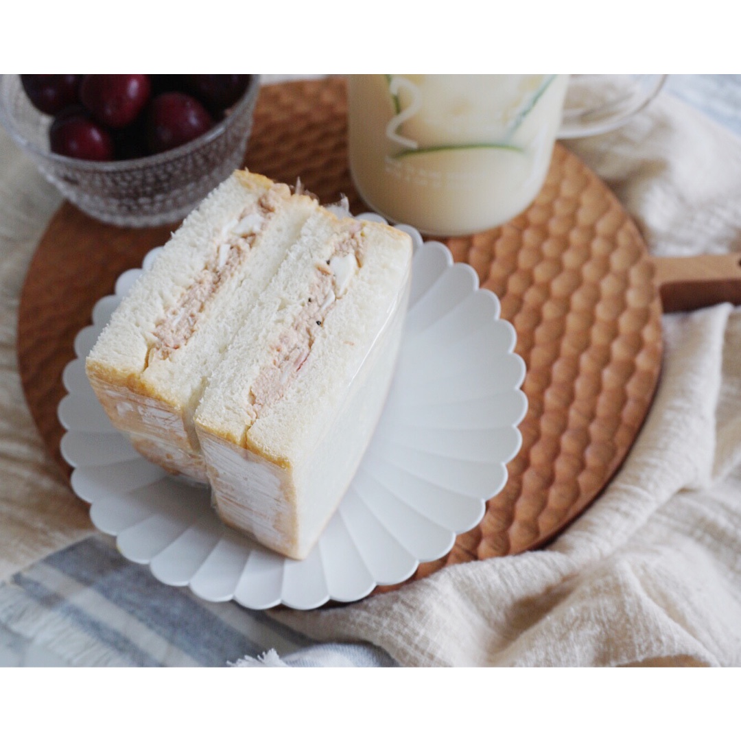 鲔鱼鸡蛋三明治