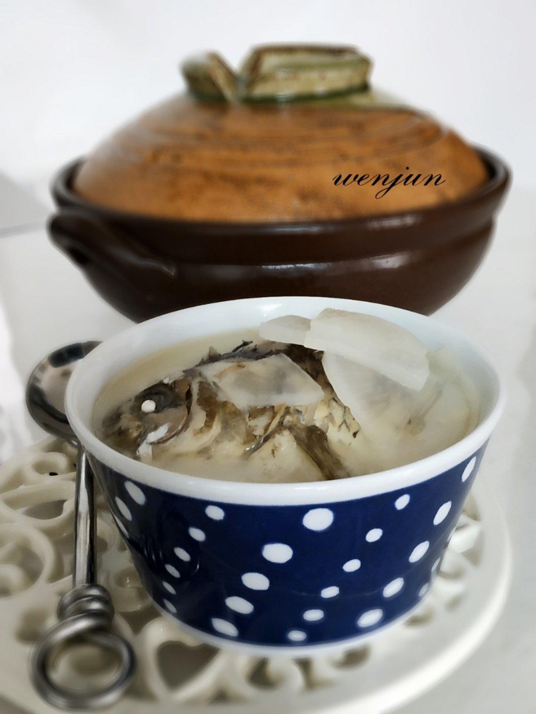 鲫鱼萝卜汤（附:鱼尾无小叉叉刺的处理方法）