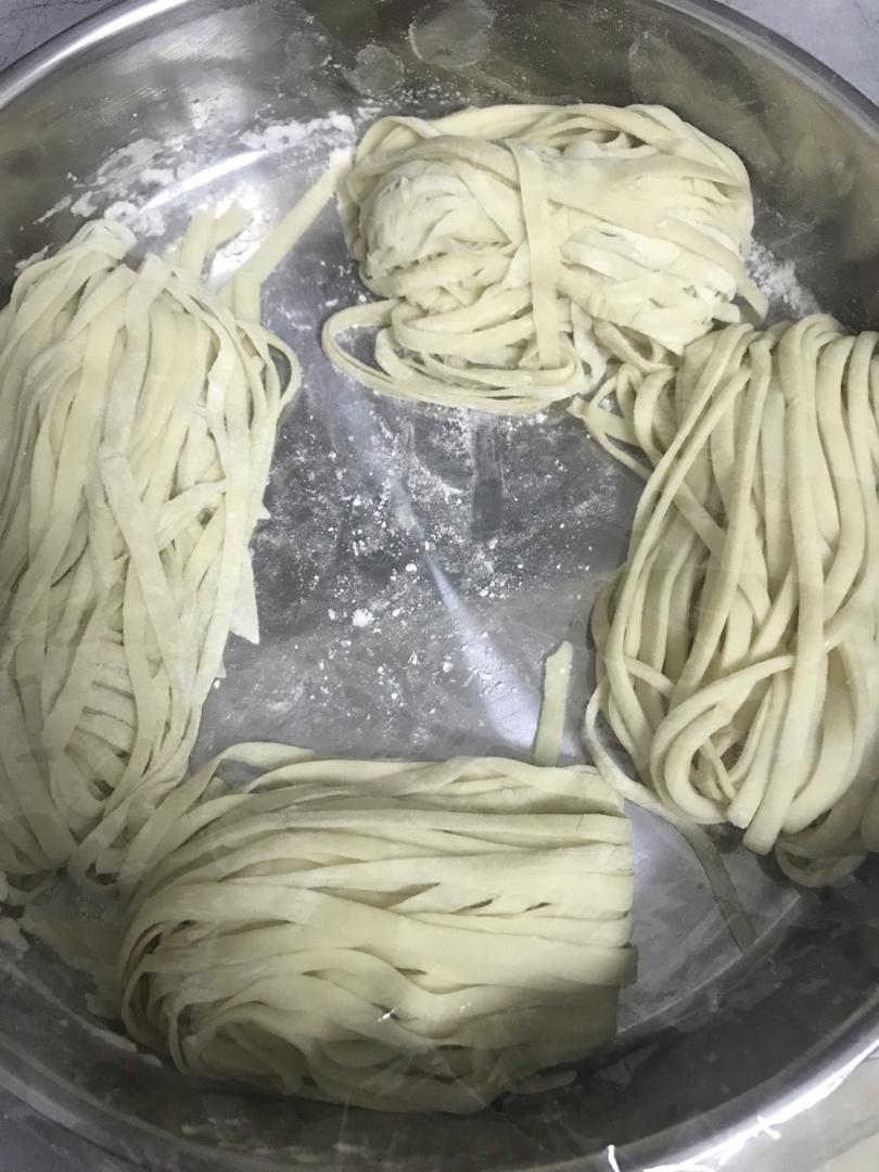 快手纯手工擀面条