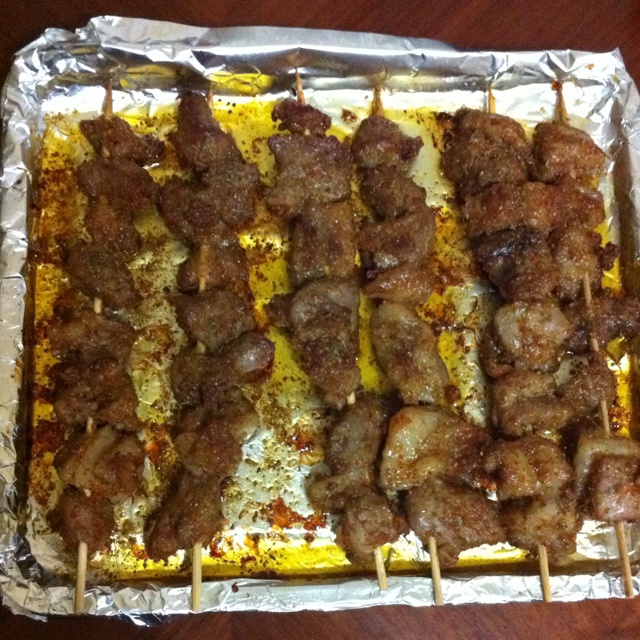 生烤羊肉串
