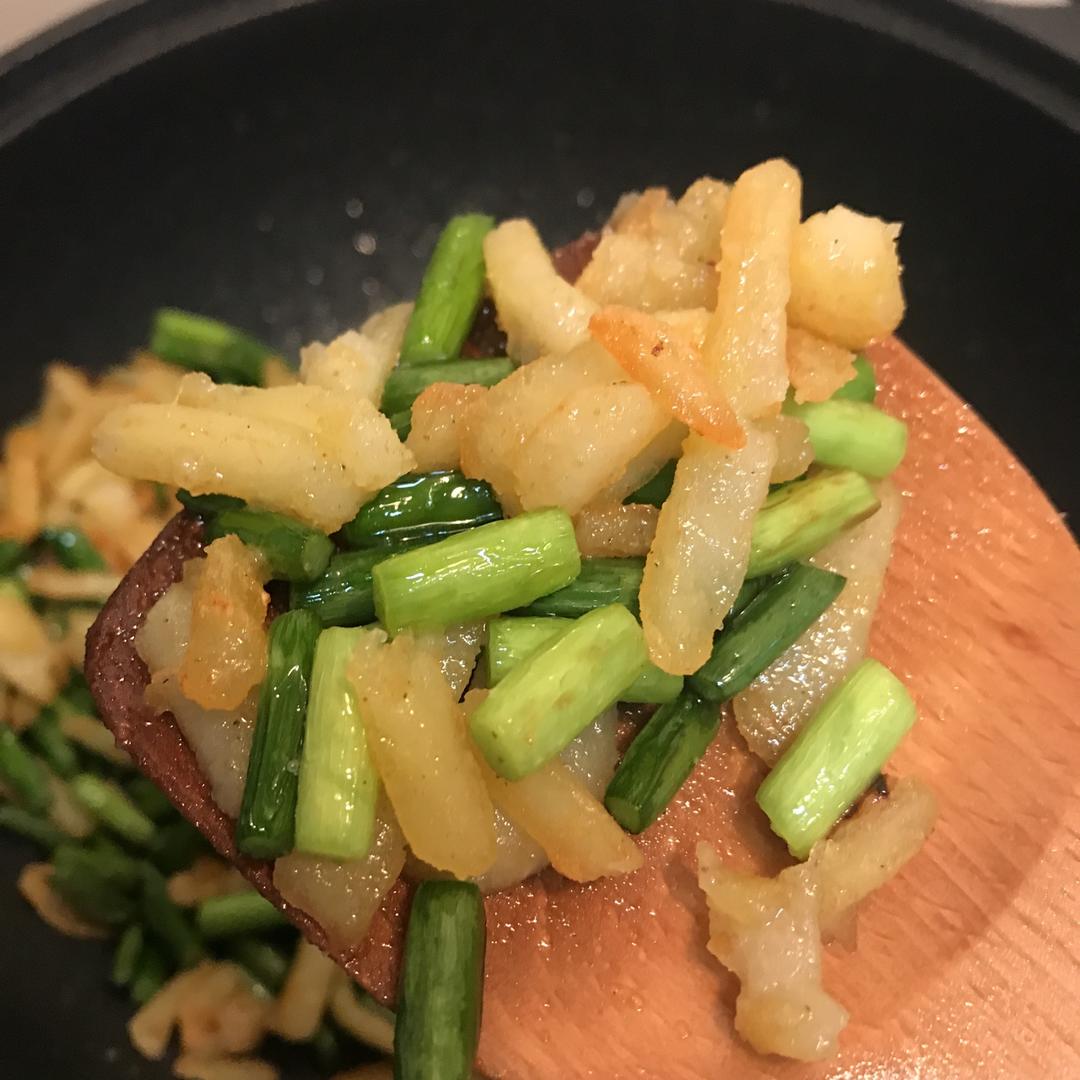 蒜薹炒土豆条