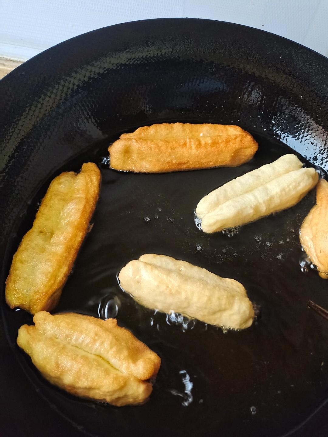 家庭版小油条 无需冷藏过夜 酵母版本 酥香可口各个空心 附细节视频详解