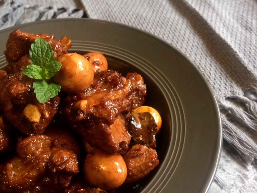 啤酒鹌鹑蛋烧排骨 附完美剥鹌鹑蛋壳的小技巧