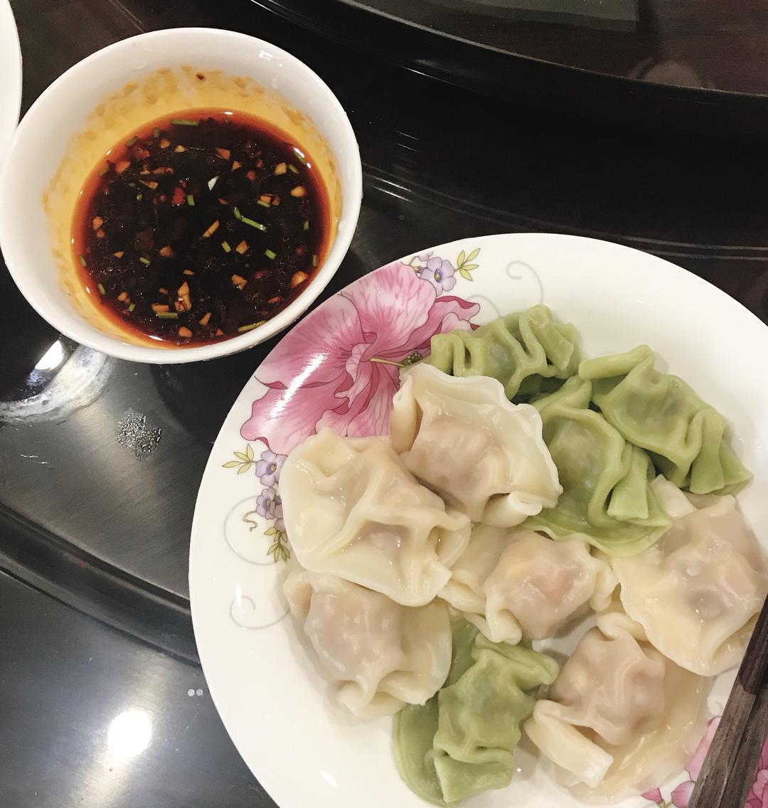水饺蘸酱
