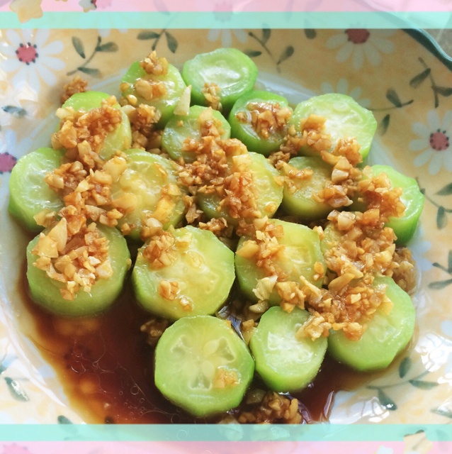 只需要五分钟就可以的美味蒜蓉蒸丝瓜