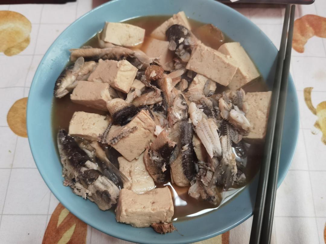 鲜美的鱼炖豆腐