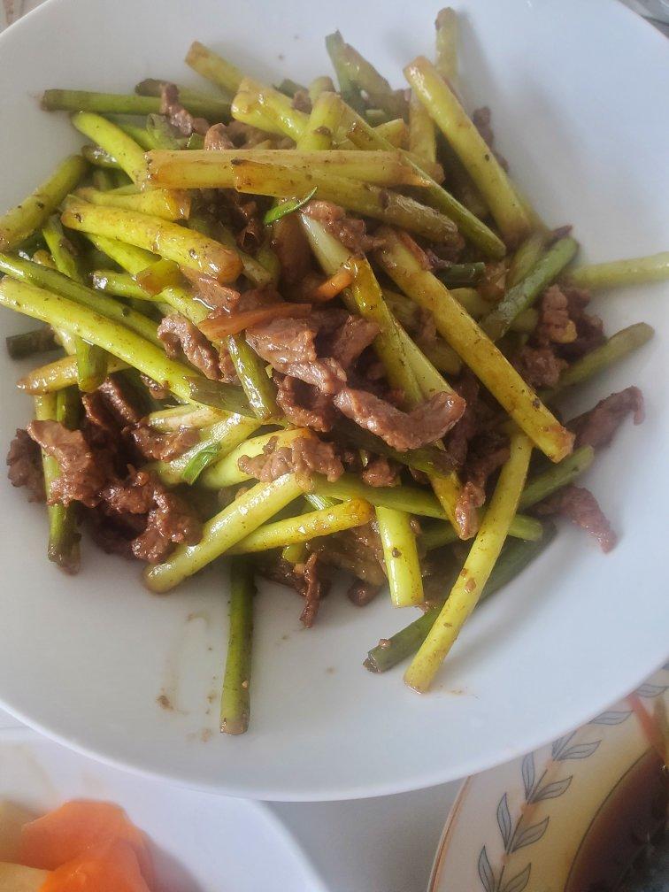 蒜苔炒牛肉