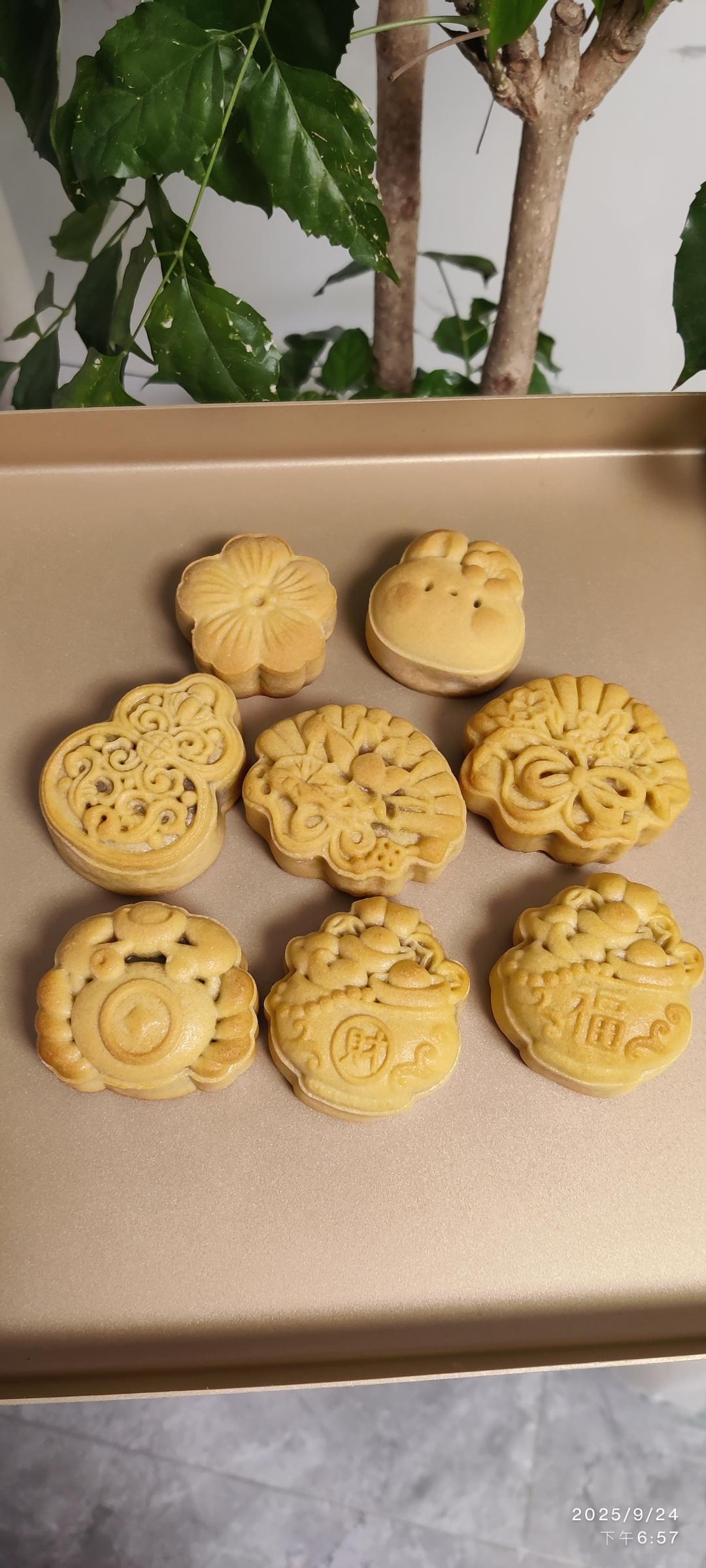 广式豆沙蛋黄月饼（步骤超详细，新手适用）