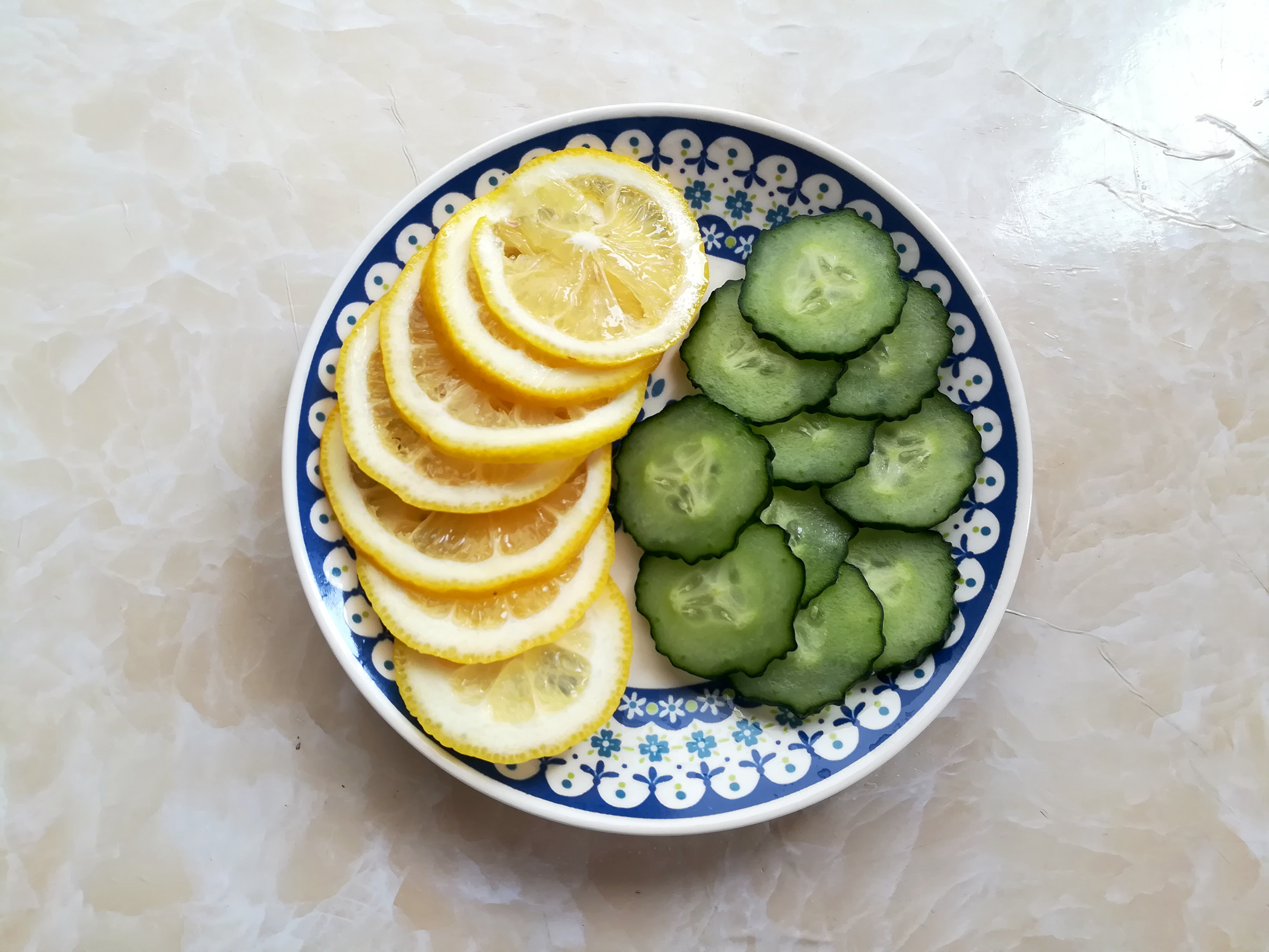 黄瓜柠檬水的做法 步骤2