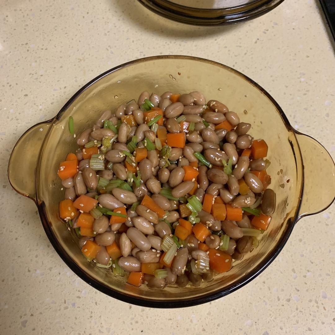 凉拌芹菜花生米胡萝卜