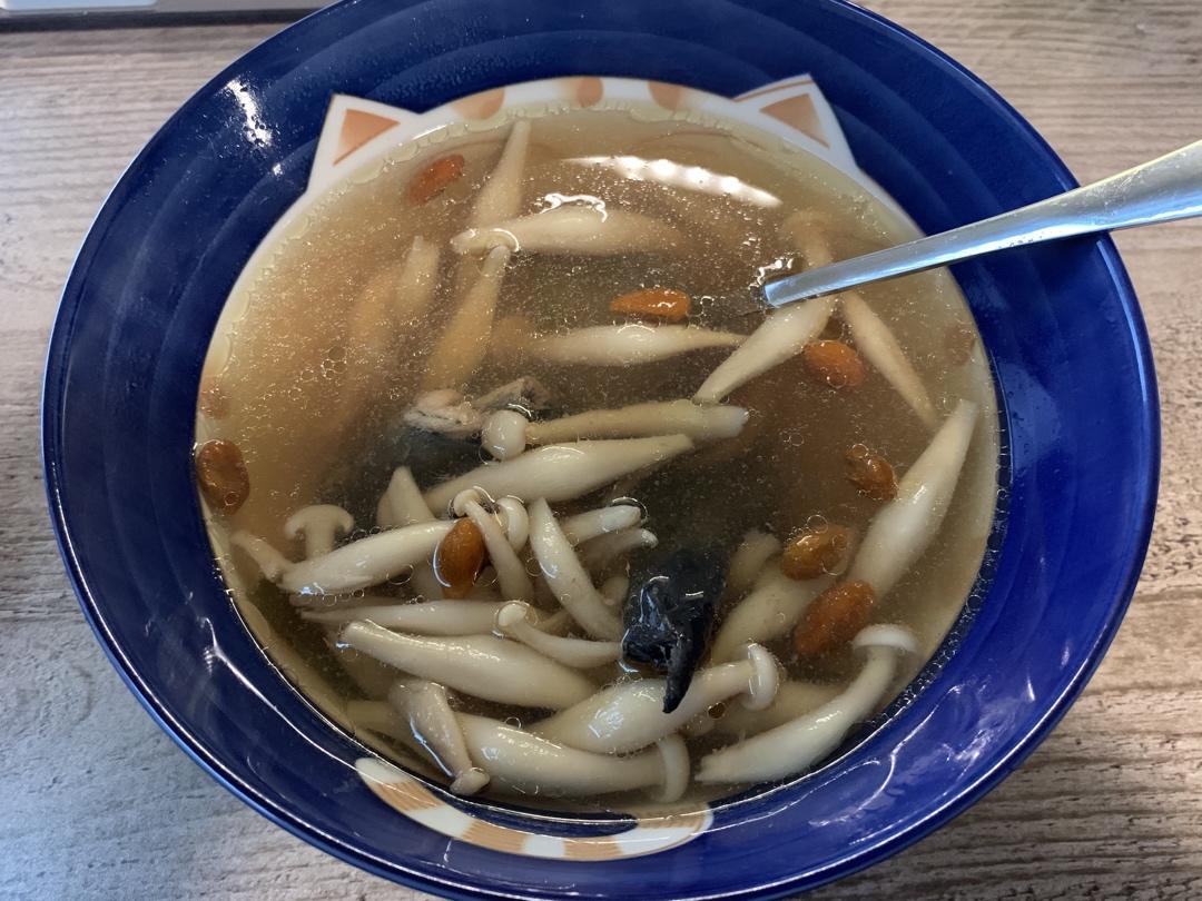 补气养血的菌菇乌鸡汤(电饭煲版)
