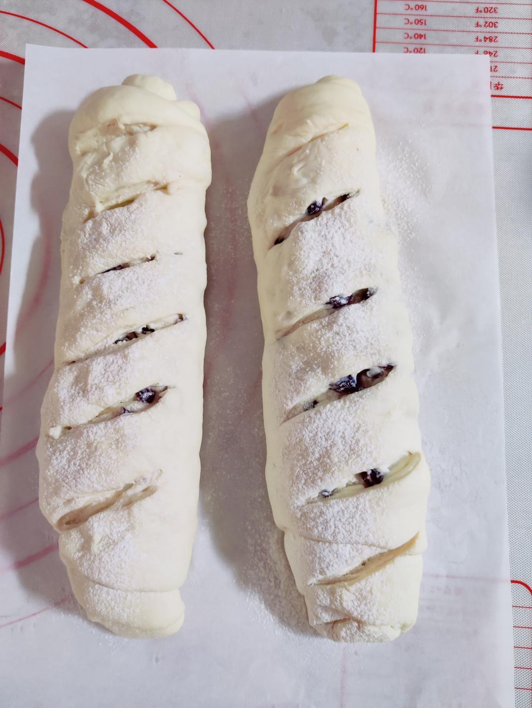 内心柔软的蔓越莓芝士软欧包