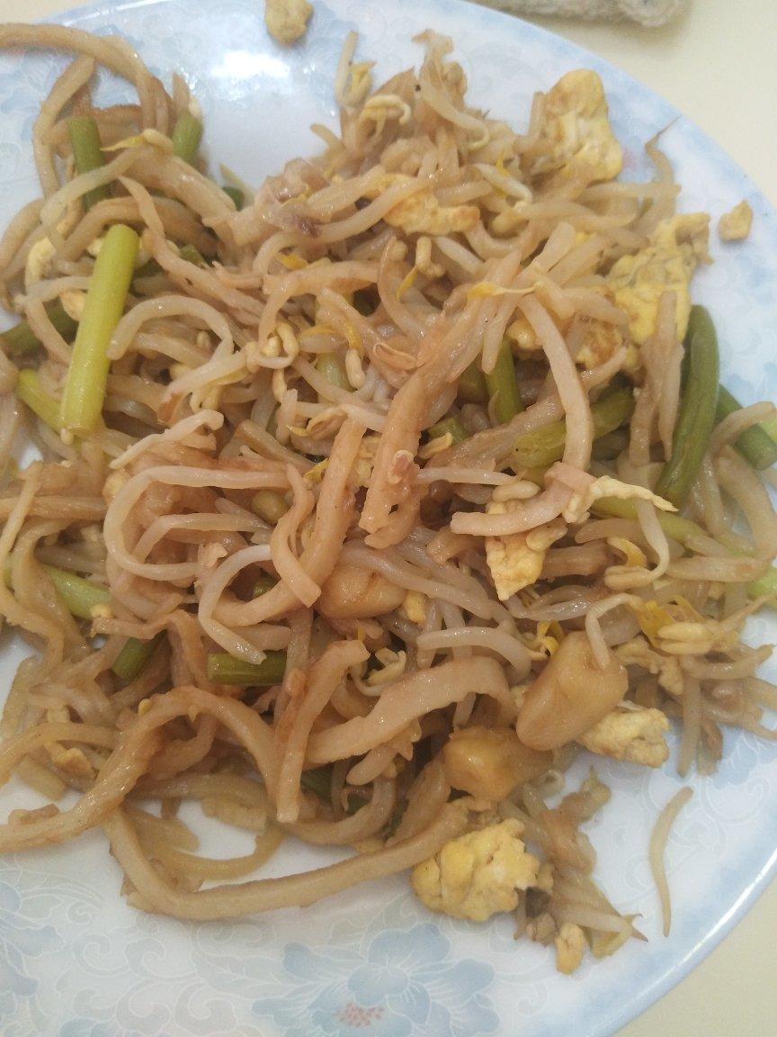 不输饭馆的鸡蛋豆芽焖饼