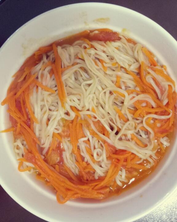 西红柿红萝卜面