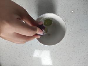 手打葡萄酸奶（通便效果好）的做法 步骤2