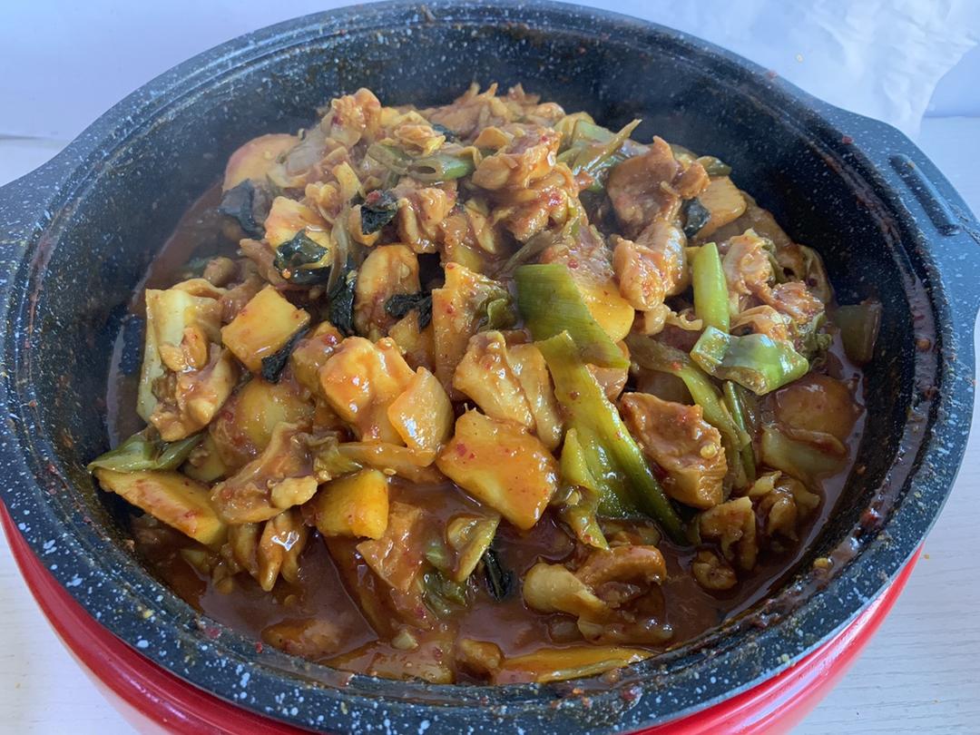 铁板鸡 (춘천닭갈비)