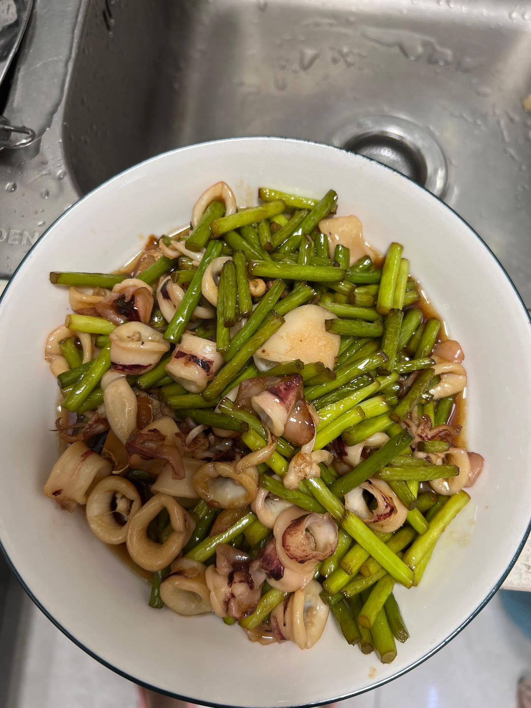 剁椒蒜苔炒鱿鱼：爱它胜过蒜苔炒肉，吃它