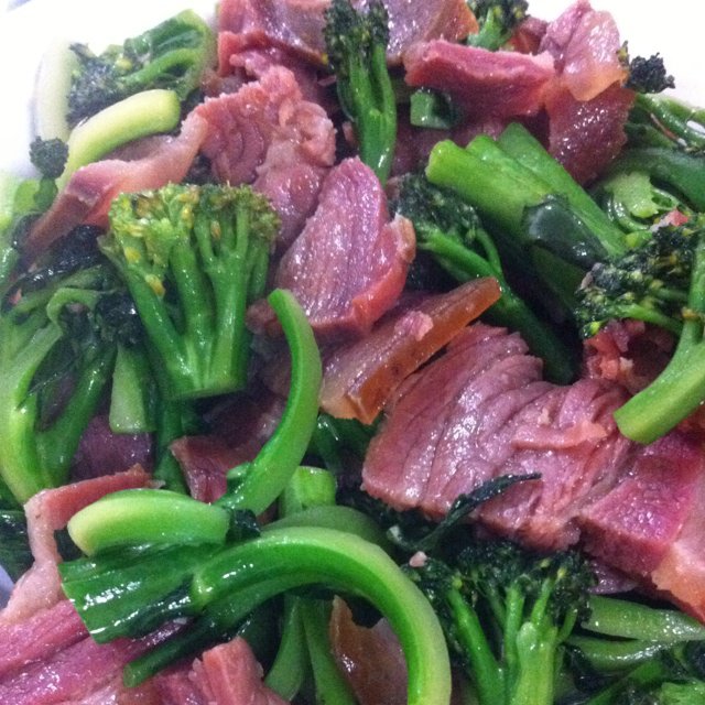 西兰花炒腊肉