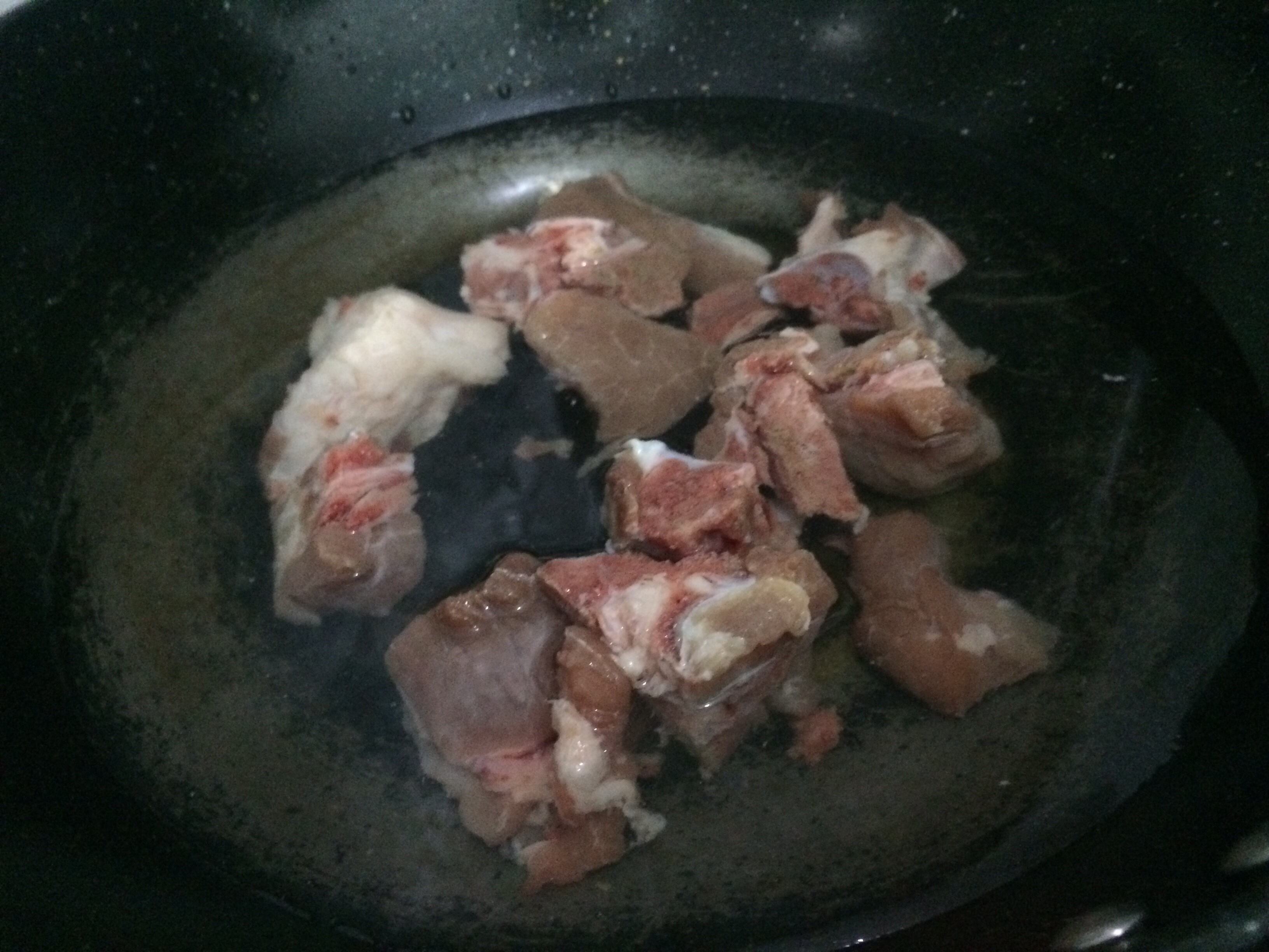 菜干骨头莲藕汤的做法 步骤3