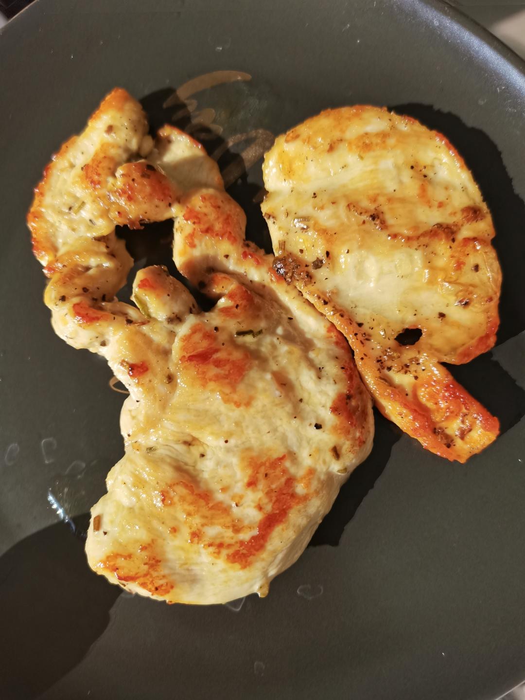 低脂超滑嫩的香煎鸡胸肉